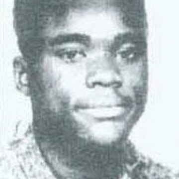 « Makomé, tué d’une balle dans la tête par un policier en 1993. Le drame qui a inspiré le film La Haine en 1995. » |À Partager|