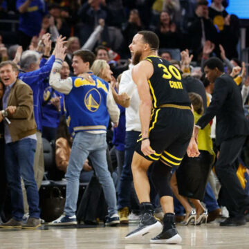 Stephen Curry’s CLUTCH 30-PT Performance In Warriors | February 10,