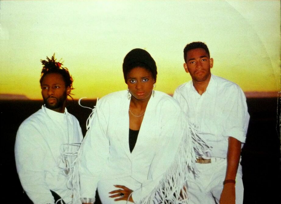 Loose Ends is a British soul and R&B band formed in London in 1980. – 🎵