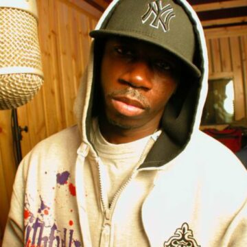 Hiphop / Article : « Dark Skinned Assassin : L’Authenticité d’un Rappeur Hors du Temps. » – 30 Novembre 2024 – FirebarzzzCom