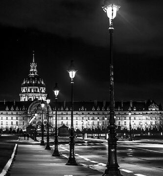 Paris, France: black and white pictures of Paris at night