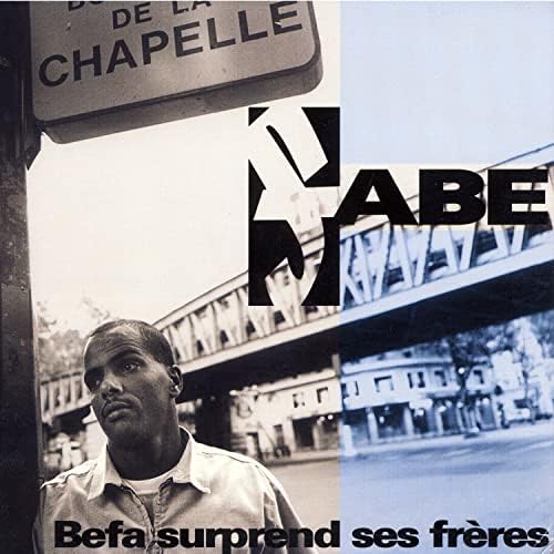 image de fabe devant une station de metro