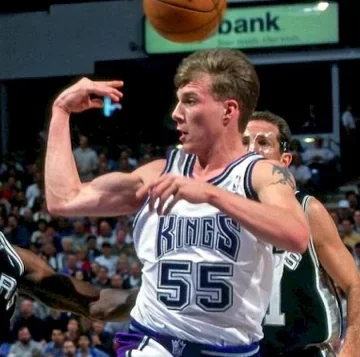 jason “White Chocolate” Williams : le génie imprévisible qui a redéfini la créativité en NBA
