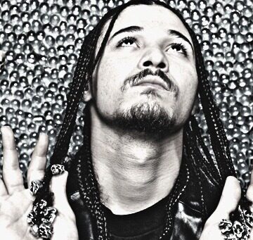Bizzy Bone – L’Enfant Kidnappé Devenu Légende L’histoire la plus bouleversante du hip-hop que personne ne raconte assez | par Gfunkology Bizzy Bone - L'Enfant Kidnappé Devenu Légende L'histoire la plus bouleversante du hip-hop que personne ne raconte assez | par Gfunkology