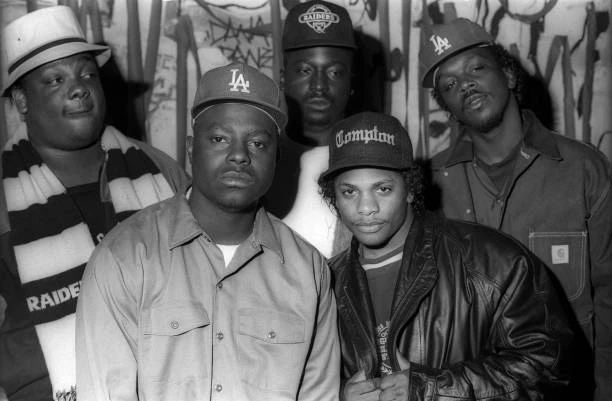 Ice Cube vs Above The Law – La Bagarre Légendaire du New Music Seminar 1990 – Document Historique 🎧 Firebarzzz / GFunkology Archive Ice Cube vs Above The Law - La Bagarre Légendaire du New Music Seminar 1990 - Document Historique 🎧 Firebarzzz / GFunkology Archive